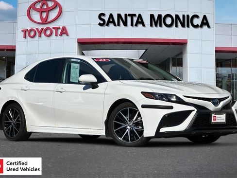 Certified 2023 Toyota Camry SE image 1