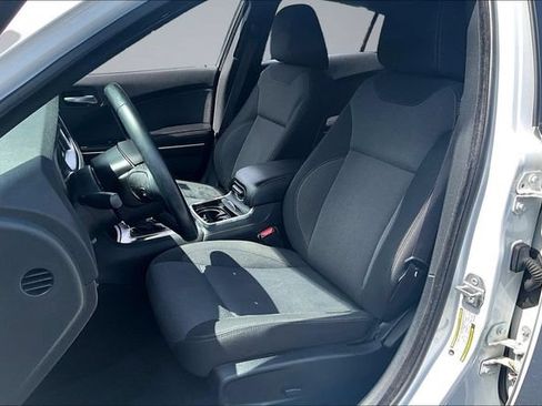Used 2018 Dodge Charger SXT RWD image 21