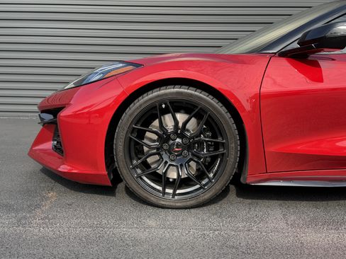 Used 2024 Chevrolet Corvette Z06 w/ Stealth Interior Trim Package RWD image 12