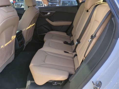 Used 2025 Audi Q8 Premium Plus image 14