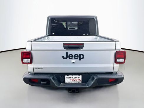 Used 2022 Jeep Gladiator Sport AWD/4WD image 6