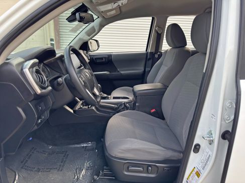 Used 2021 Toyota Tacoma SR5 RWD image 15