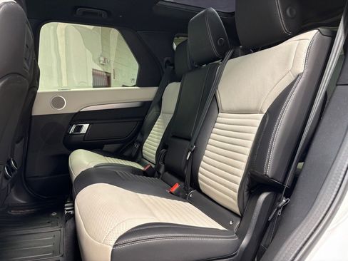 Used 2023 Land Rover Discovery S R-Dynamic image 28