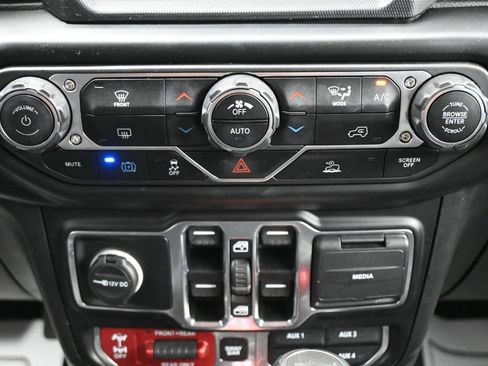 Used 2022 Jeep Wrangler Unlimited Rubicon 4xe AWD/4WD image 18