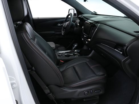 Used 2023 Chevrolet Traverse RS image 31