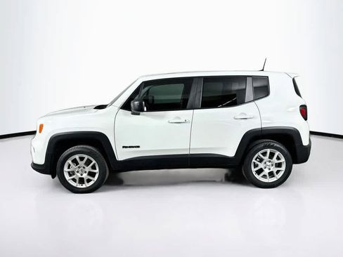 Used 2023 Jeep Renegade Latitude AWD/4WD image 3