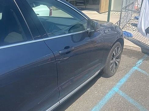 Used 2023 Volvo XC60 B5 Plus w/ Climate Package image 9