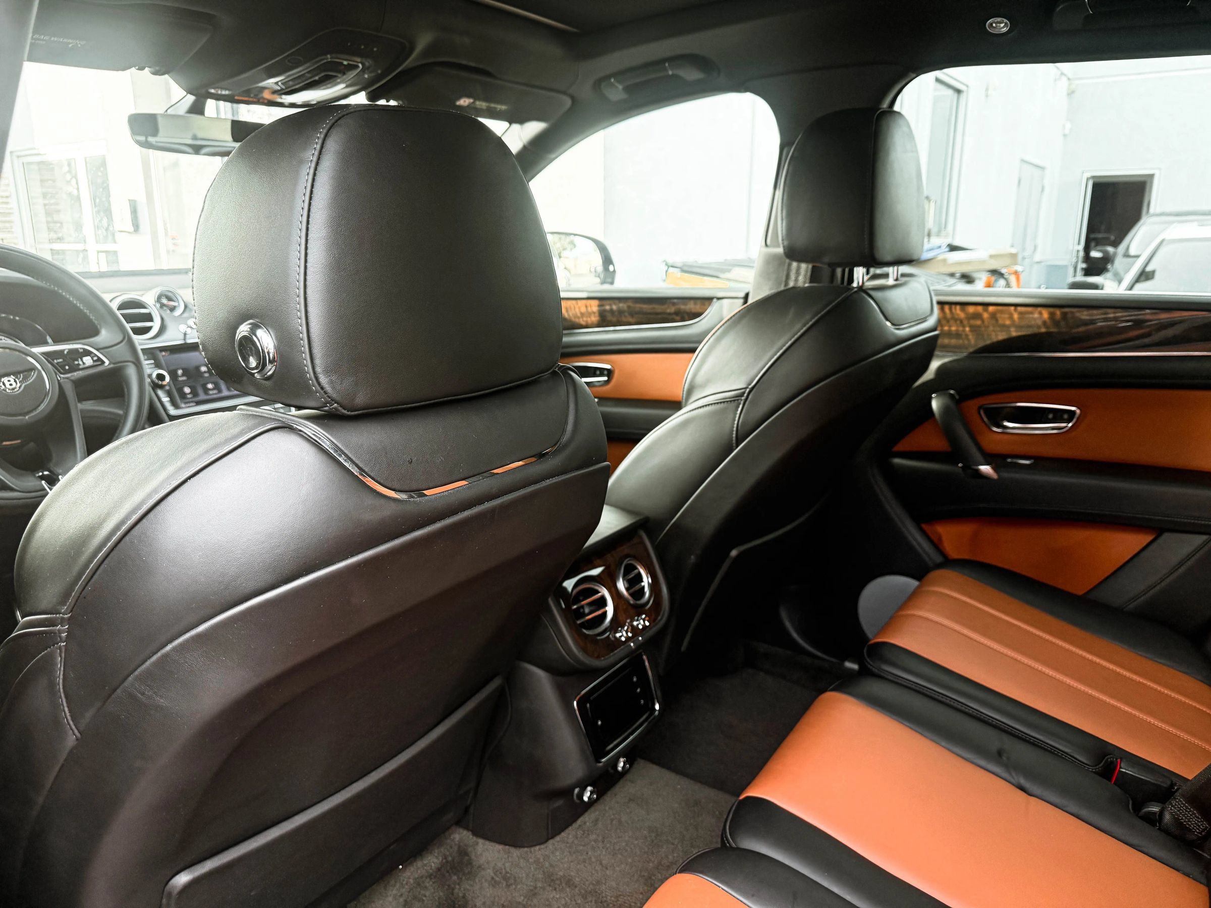Used 2020 Bentley Bentayga AWD/4WD image 25