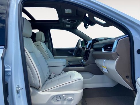 New 2026 GMC Yukon Denali w/ Denali Reserve Package AWD/4WD image 15