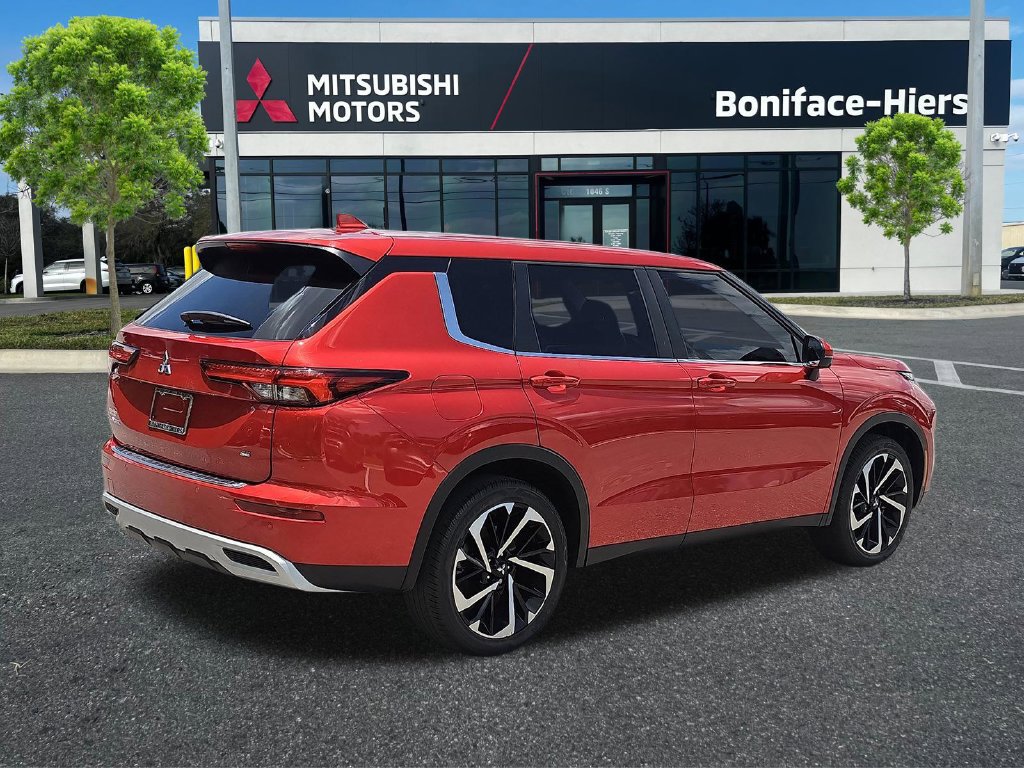 Used 2024 Mitsubishi Outlander SE Black Edition FWD image 4