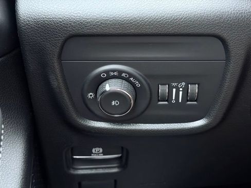 Certified 2025 Jeep Grand Cherokee Limited AWD/4WD image 33