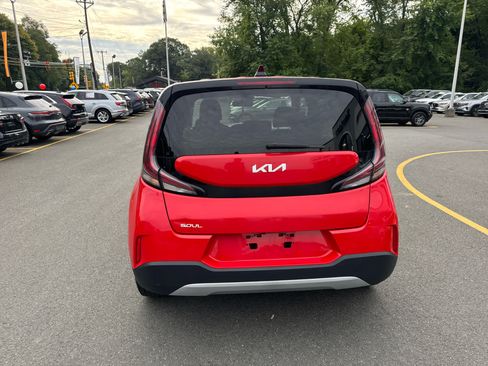 Used 2024 Kia Soul LX w/ Option Group 015 FWD image 4