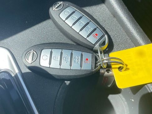 Used 2025 Nissan Altima 2.5 SV image 14