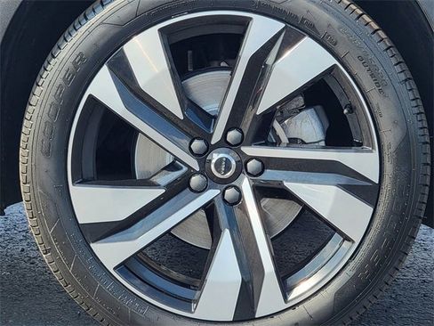 Used 2023 Volvo XC40 B5 Ultimate w/ Protection Package Premier image 17