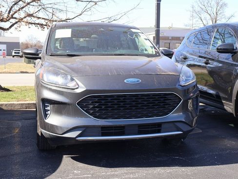 Used 2020 Ford Escape SE image 3