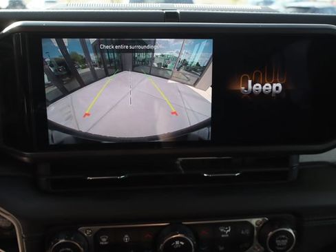 Used 2024 Jeep Wrangler Unlimited Sahara AWD/4WD image 36