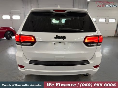 Used 2018 Jeep Grand Cherokee Altitude AWD/4WD image 9