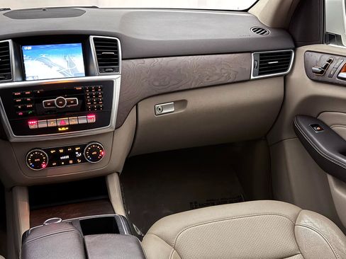 Used 2015 Mercedes-Benz ML 350 ML350 4MATIC w/ Premium 1 Package image 28