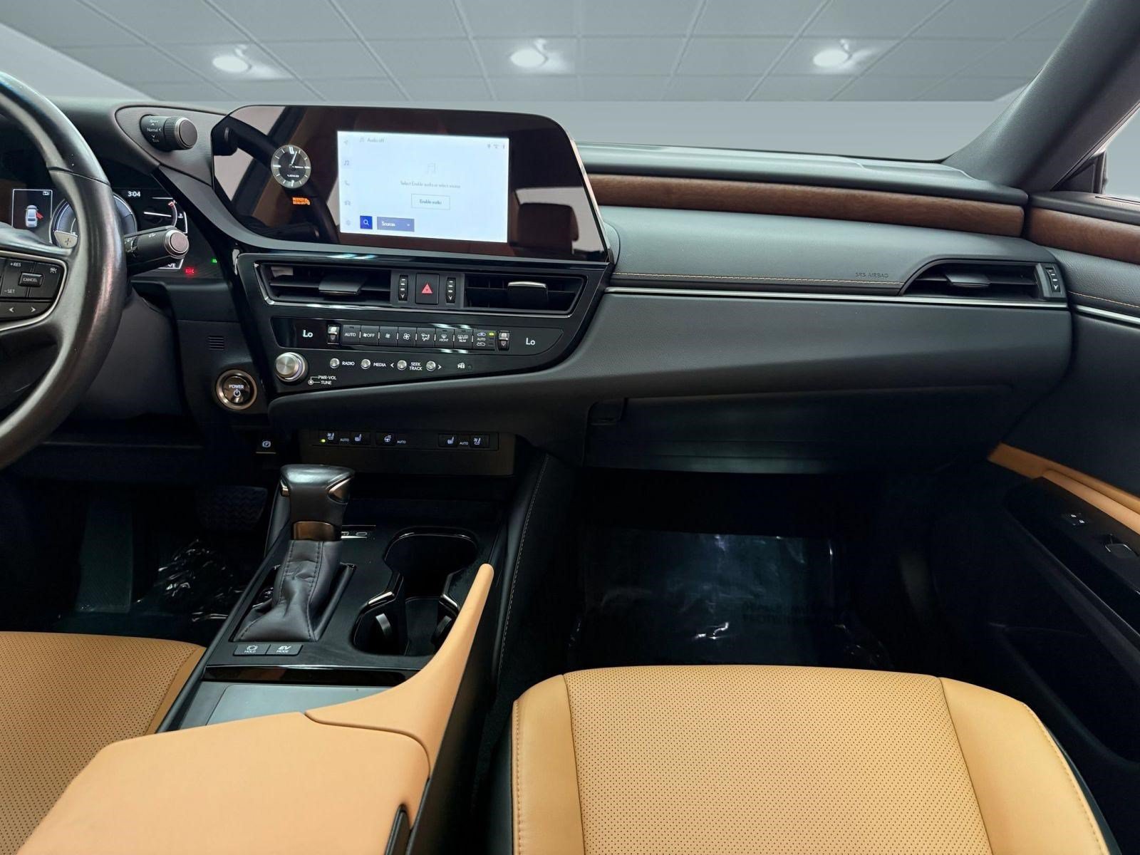 Used 2025 Lexus ES 300h w/ Premium Package FWD image 30