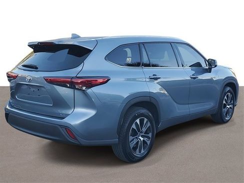 Used 2020 Toyota Highlander XLE image 4