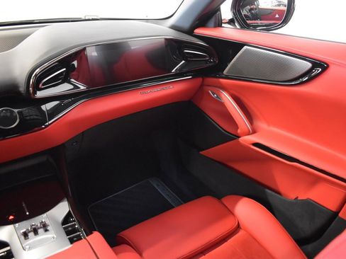 Used 2025 Ferrari Purosangue image 19
