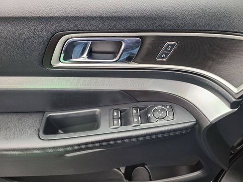 Used 2016 Ford Explorer XLT AWD/4WD image 18