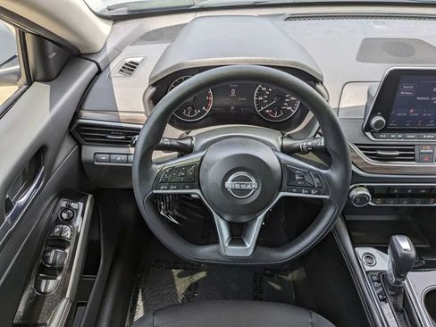 Used 2023 Nissan Altima 2.5 SV FWD image 16