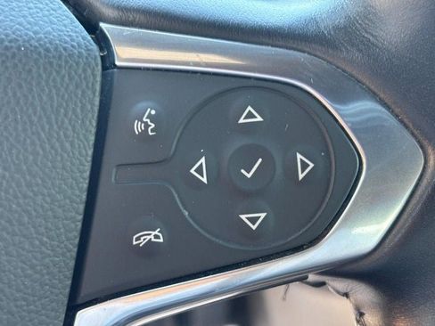 Used 2022 Chevrolet Traverse LT image 19