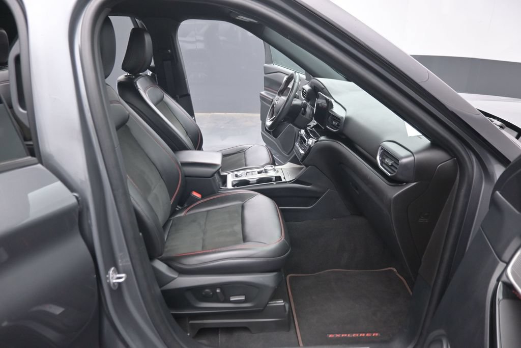 Used 2022 Ford Explorer ST-Line AWD/4WD image 32