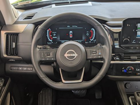 Used 2025 Nissan Pathfinder Platinum w/ Cargo Package FWD image 27