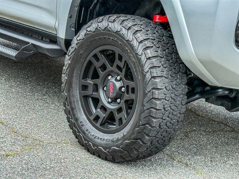 Used 2018 Toyota 4Runner TRD Off-Road Premium AWD/4WD image 27