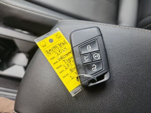 Used 2024 Volkswagen Tiguan SE AWD/4WD image 41