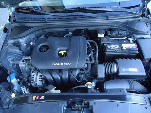 Used 2017 Hyundai Elantra SE FWD image 27