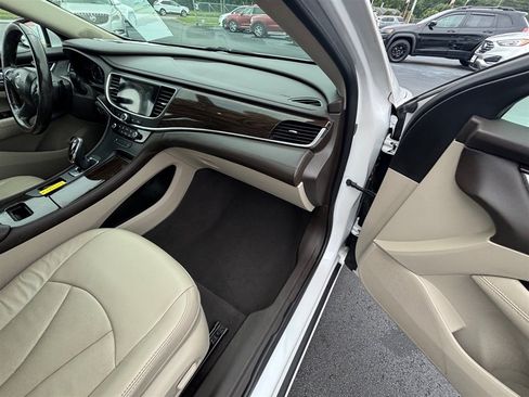 Used 2018 Buick LaCrosse Essence FWD image 27