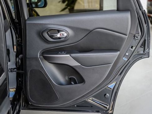 Used 2019 Jeep Cherokee Latitude Plus FWD image 51
