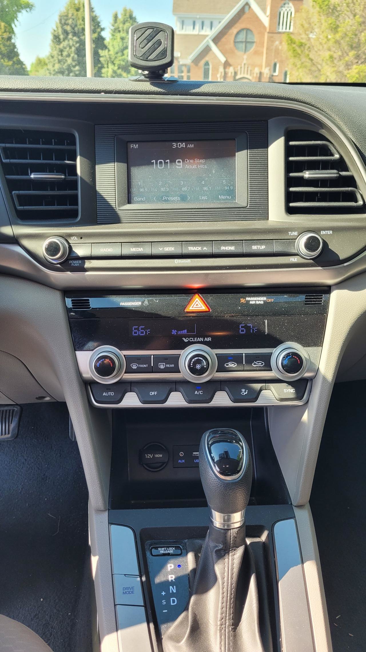 Used 2020 Hyundai Elantra SE FWD image 14