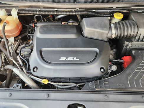 Used 2018 Chrysler Pacifica Touring-L FWD image 34