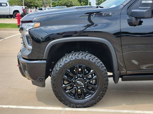 Used 2026 Chevrolet Silverado 2500 LTZ w/ LTZ Plus Package AWD/4WD image 8
