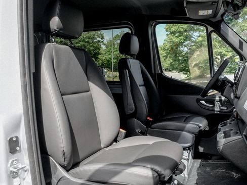 New 2025 Mercedes-Benz Sprinter 2500 image 25