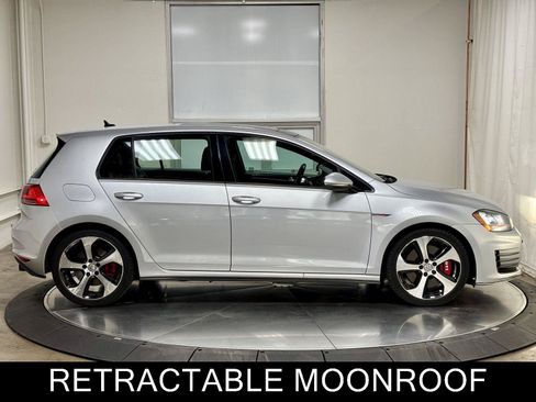 Used 2017 Volkswagen GTI SE FWD image 10