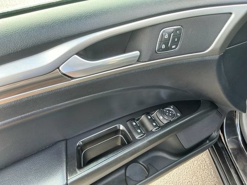 Used 2019 Ford Fusion SEL FWD image 16