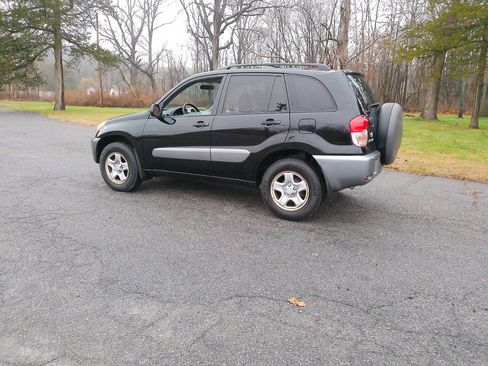 Used 2002 Toyota RAV4 4WD image 2
