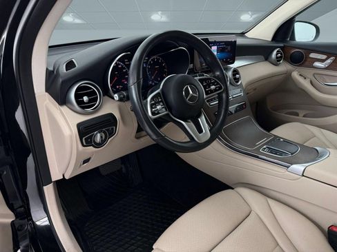 Used 2022 Mercedes-Benz GLC 300 4MATIC image 4