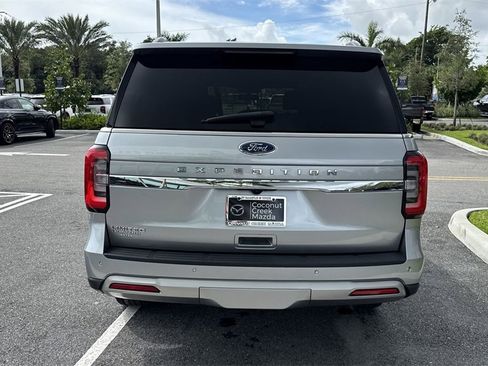 Used 2023 Ford Expedition Limited image 3