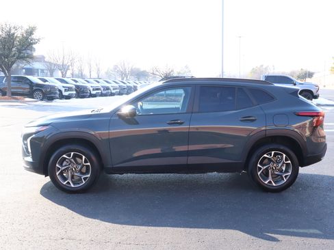 Certified 2025 Chevrolet Trax LT w/ Driver Confidence Package image 27