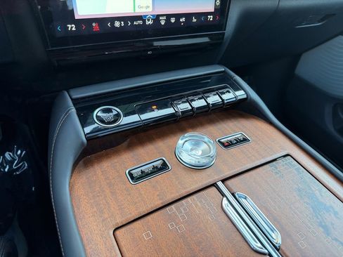 Certified 2025 Lincoln Navigator Black Label image 38