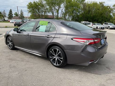 Used 2018 Toyota Camry SE w/ Moonroof Package FWD image 4