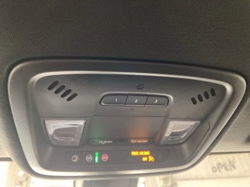 Used 2023 Chevrolet Traverse LT w/ LT Premium Package AWD/4WD image 31