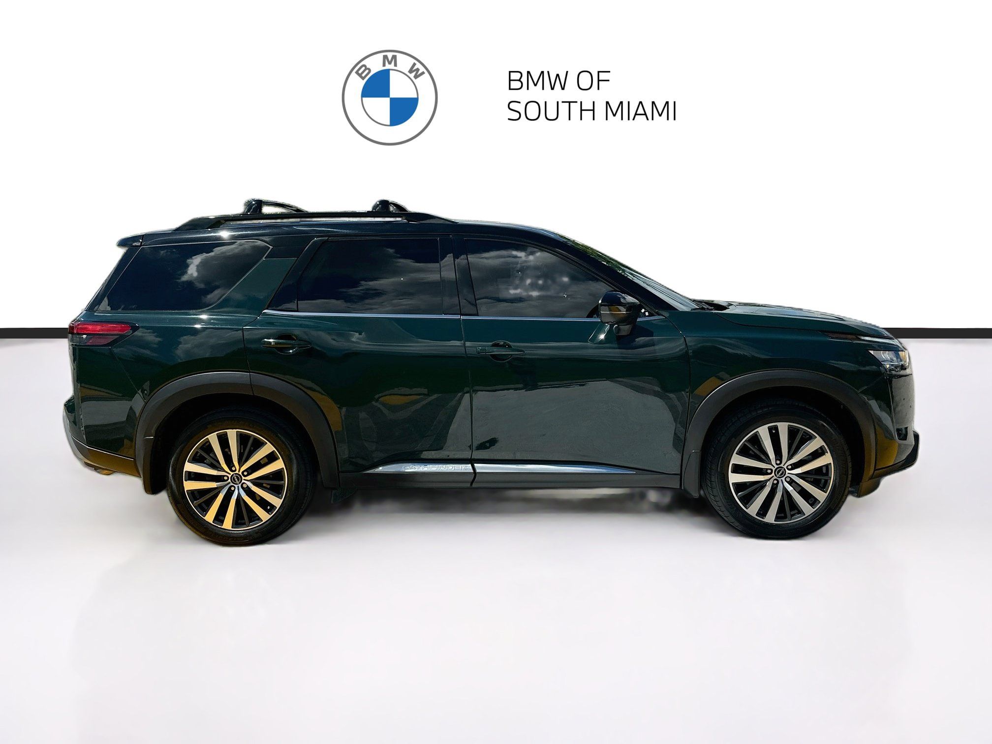 Used 2022 Nissan Pathfinder Platinum w/ Cargo Package FWD image 8