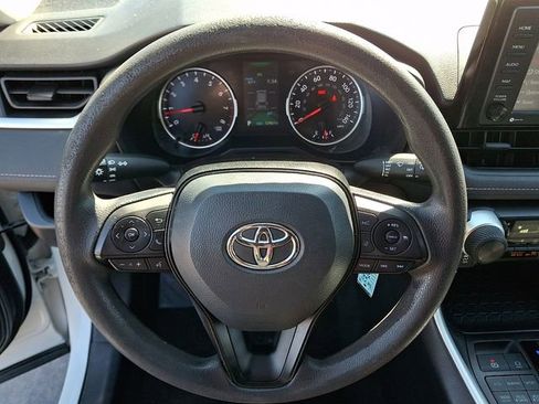 Used 2022 Toyota RAV4 LE image 23